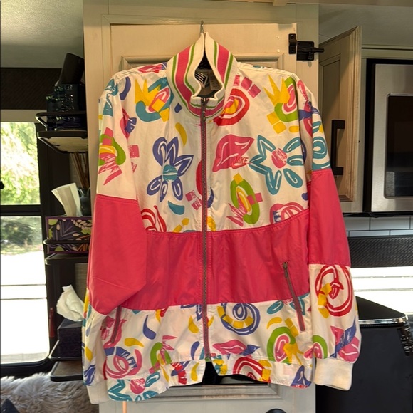 Nike Jackets & Blazers - NIKE RARE FIND VINTAGE Women's windbreaker ✨